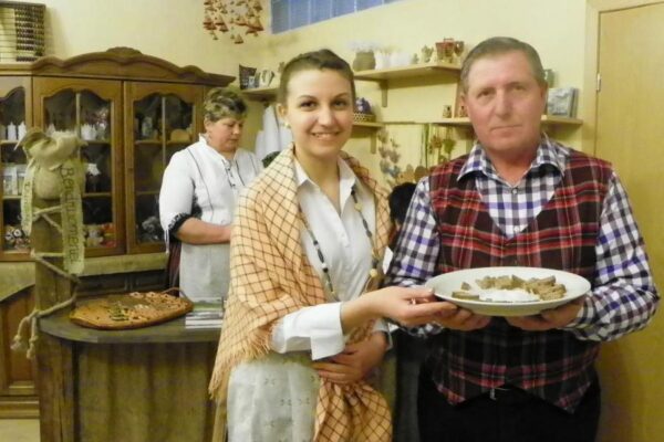 Virbalio amatininkai senųjų darbų mokys kitus
