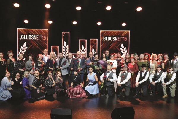 Gimtadienio šventėje išdalytos Auksinės gluosnio šakelės