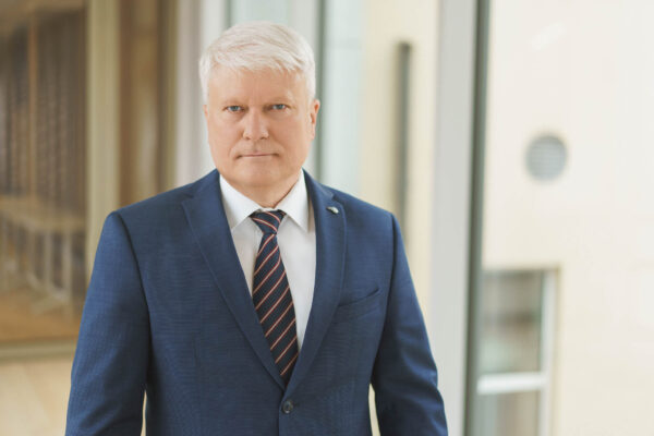 Sniegas tampa išbandymu gyventojų turtui: neatlaiko stogai, suniokojami smulkūs statiniai