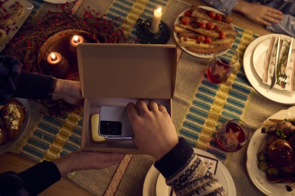 Pusė lietuvių tai žino, bet daro kitaip: ar Kūčias praleisite telefone?