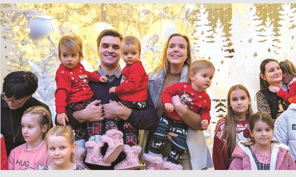 Kalėdų Senelio rezidencijoje – dovanos vaikams ir šeimoms