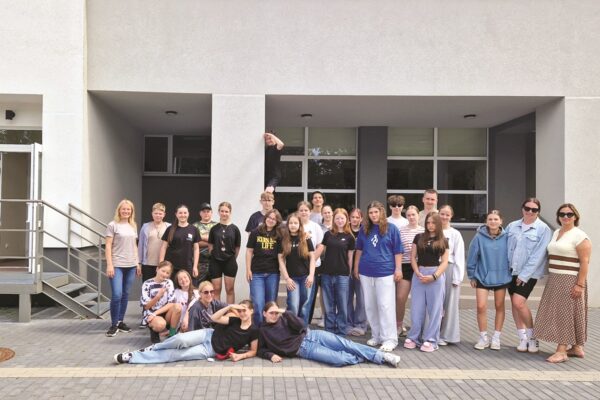 Atviro jaunimo centro projektas „Aukime kartu“