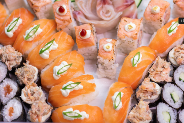 Suši vakarėlis namuose: idėjos ir patarimai