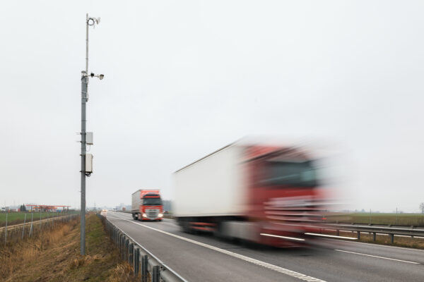Automagistralėje pastebėjus tokį įrenginį ragina nenustebti: „Via Lietuva“ paaiškino, kokius duomenis jis renka