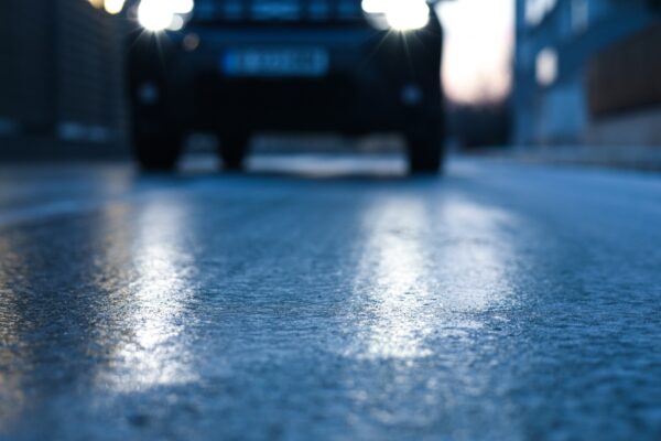 Juodasis ledas – nematoma grėsmė vairuotojams: kada jis atsiranda ir kokių manevrų vengti?