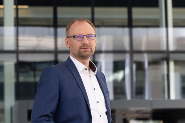 Internete šeimininkauja botai: daugiau nei pusę turinio jau generuoja DI