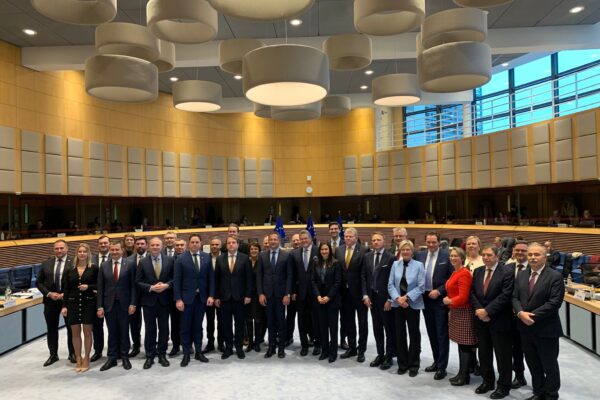 Briuselyje žemės ūkio ministras A. Palionis paragino imtis veiksmų situacijai pieno sektoriuje stabilizuoti