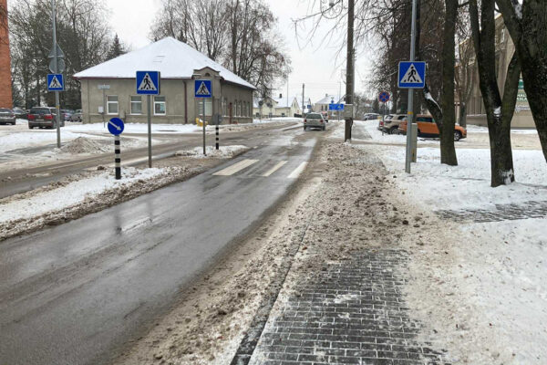 Sniegas gatves prižiūrinčioms tarnyboms tampa karšta bulve