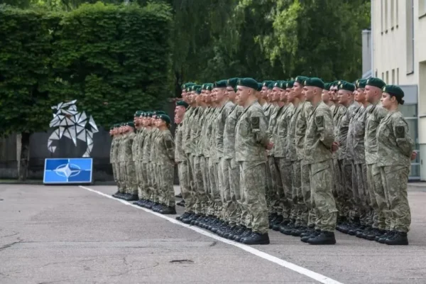 Studijos, po kurių nereikia ieškoti darbo: kuo jaunimą traukia Lietuvos karo akademija